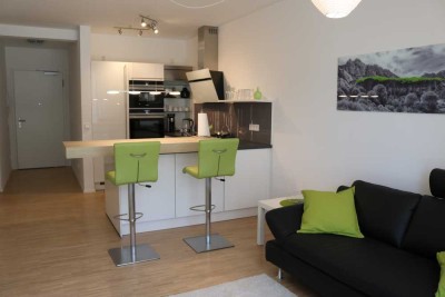 Exklusive, gepflegte 2-Raum-EG-Wohnung mit geh. Innenausstattung mit Balkon und EBK