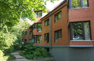 Außergewöhnliche Dachgeschosswohnung im Grünen