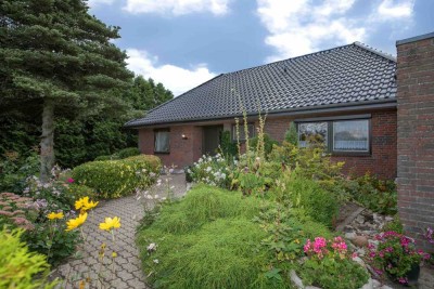 Romantischer Bungalow voller Potenzial  auf großem Grundstück