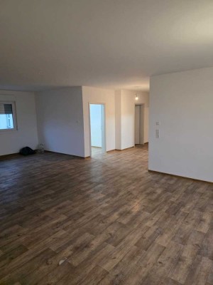großzügige 5 ZKB, Gäste WC mit Balkon