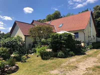 "Endlich Ruhe"... Doppelhaushälfte mit Scheune und großem Garten