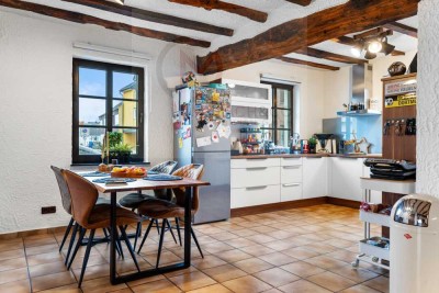 Wohnen & Arbeiten vereint: Einfamilienhaus mit vielseitiger Gewerbefläche in Kreuzau