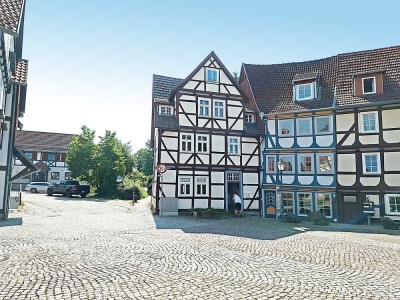 Fachwerkwohnhaus mit Anbau und Scheune in denkmalgeschützter Innenstadt