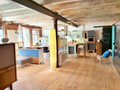 Exklusives Loft-Ambiente mit EBK und Balkon in Altona-Altstadt