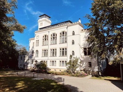 Wohnen in der Schlossvilla in traumhafter Lage - Dresden-Cossebaude