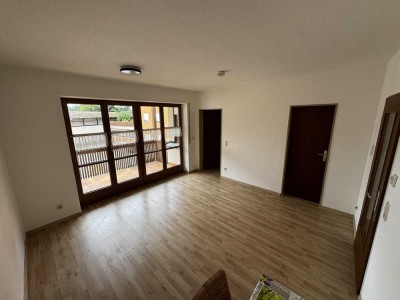 Charmante 2-Zimmer-Wohnung mit Balkon, Kellerabteil und Tg-Stellplatz in der Schongauer Innenstadt