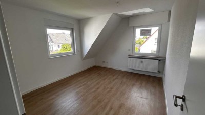 Saniert, gemütliche 3-Raum-DG-Wohnung mit eigenem Gartenanteil