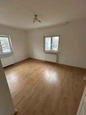 Attraktive, sanierte 2-Zimmer-Wohnung zur Miete in Frankfurt