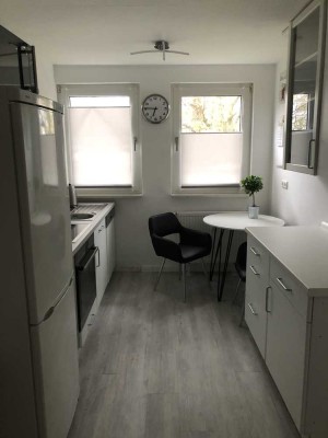 Helle 2-Zimmer Wohnung, gute Verkehrsanbindung und Einkaufsmöglichkeiten