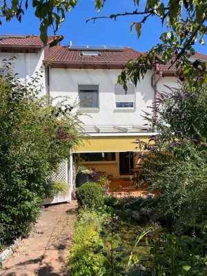 Wunderschönes, top renoviertes Reihenhaus mit Wellness/Sauna und traumhaftem Garten