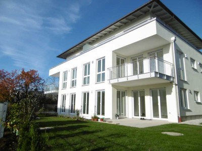 Helle, exklusive 3-Zi-Wohnung mit Küche in moderner Stadtvilla ab 1.9.25