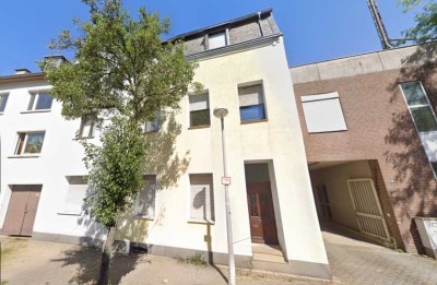 Charmante Dachgeschosswohnung in ruhiger Lage von Mülheim-Styrum