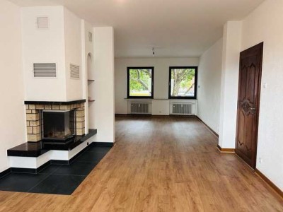 Geräumige 5-Zimmer-Wohnung mit gehobener Innenausstattung, Terrasse und EBK in Neuss-Reuschenberg
