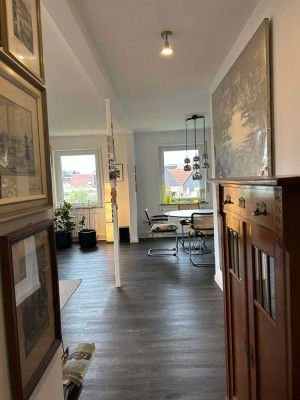 Diese gemütliche Dachgeschoss-Wohnung verbindet Charme mit Funktionalität