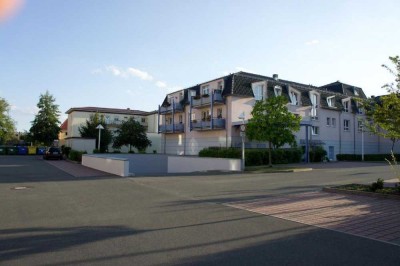 Schicke 2-DG-Wohnung mit EBK & Balkon sowie eigenen TG-Stellplatz in Top-Lage von Gera