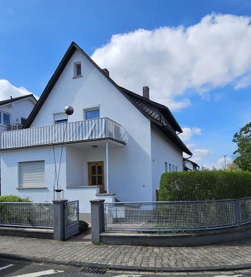 Attraktives 1-2-Familienhaus (freistehend Eckgrundstück) mit Garten und Potenzial von Privat