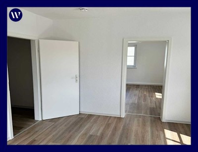 Dein neues Zuhause!! Frisch renovierte 2 Zimmer + neuer Boden, neue Türen, Tageslichtbad, gute Lage