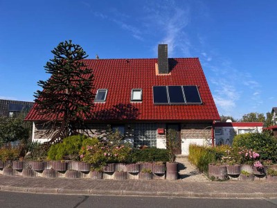 Büsum: Rentables Einfamilienhaus mit 3 Wohnungen in ruhiger Lage