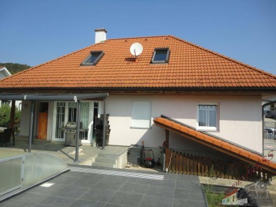 Tolles Einfamilienhaus mit großem Pool (32m²) und Doppelgarage wartet auf nette Familie!