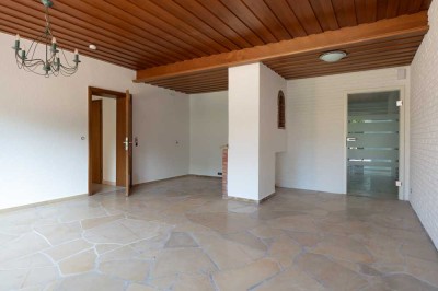 Erstbezug nach Renovierung: Haushälfte mit Terrasse & eigenem Eingang in Südkirchen