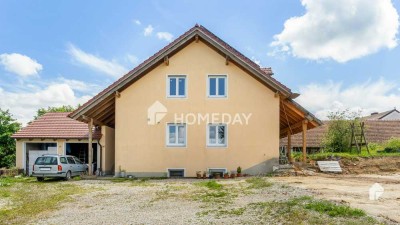 Idyllische und gut angebunden: familiengerechtes Einfamilienhaus mit Pelletheizung und Photovoltaik