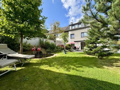 Stadtparkflair trifft Gartenparadies - EG Wohnung mit Garten und 4 Garagen