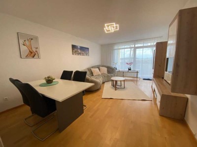Sofort einziehen – helle teilmöblierte 3-ZKB mit EBK & Balkon