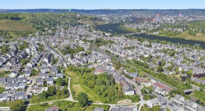 Güls - Stadtnah im Grünen: Stilvolles Wohnen auf zwei Etagen