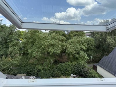2-Zimmer-DG-Wohnung in Hanau mit Blick ins Grüne, nahe Stadtmitte