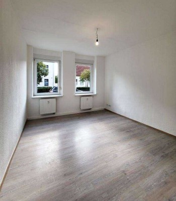*Geräumige 2-Raumwohnung sucht Sie*+ frisch renoviert +Wannenbad + Balkon + EBK als Option!