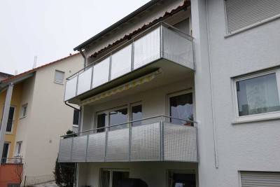 Sehr schöne vollständig renovierte 3-Zimmer-Wohnung mit Balkon und EBK in Rechberghausen