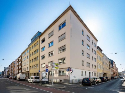 Renovierte 2-Zimmer Wohnung mit EBK und Balkon in zentraler Lage