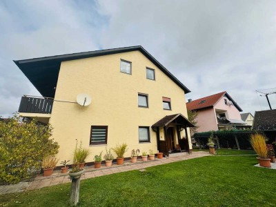 Ideal für Familie: Großzügige, Top gepflegte, helle DHH mit Liebe zum Detail in idyllischer Lage