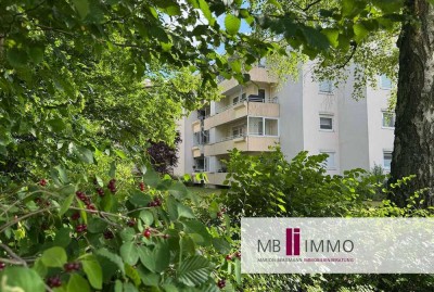 Große Wohnung mit 4 Zimmern und zwei Balkonen sucht neue Besitzer