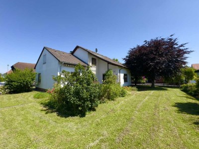 Großzügiges Einfamilienhaus mit Einliegerwohnung und Garten in ruhiger Lage von Hartheim