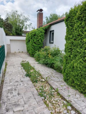 Massivbauhaus auf uneinsehbarem Grundstück , mit Pool und eigenem Brunnen