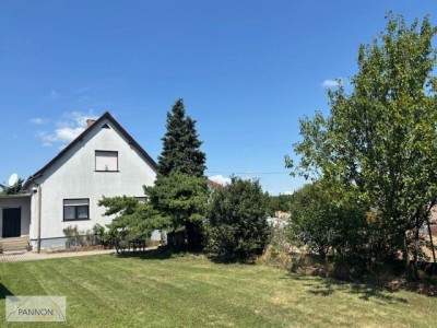 Breitenbrunn - Charmantes Einfamilienhaus mit sonnigem Garten und teilweisen Seeblick