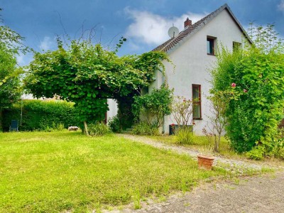 Wohnen und Arbeiten stilvoll kombiniert – Vielseitiges Wohnkonzept mit Einliegerwohnung in begehr...