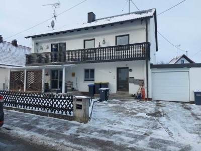 Exklusive, gepflegte 2-Zimmer-Dachgeschosswohnung mit geh. Innenausstattung mit EBK in Prittriching