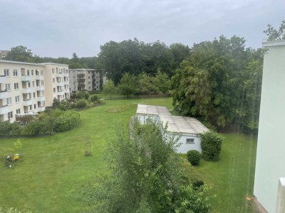 Renovierte 3–Zimmer–Wohnung in ruhiger, zentrumsnaher Lage.