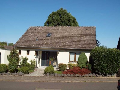 PROVISIONSFREI für Erwerber in der Zwangsversteigerung: Freistehendes 1-Fam.-Wohnhaus mit Doppelgar