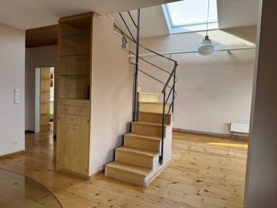 Großzügige helle 3,5 Zimmer Maisonette mit Balkon im Gründerzeithaus
