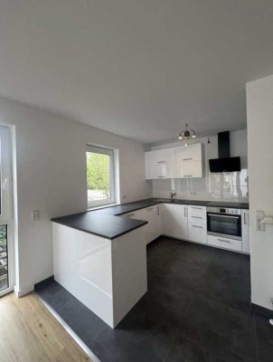 Kernsanierte 2,5-Zimmer-Maisonette-Wohnung mit Balkon und EBK in Eppstein