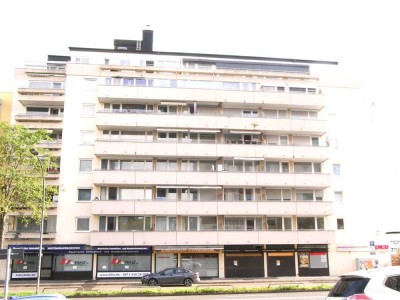 Funktionelle und helle 1 1/2 Zimmerwohnung mit Einbauküche und Tiefgaragenstellplatz