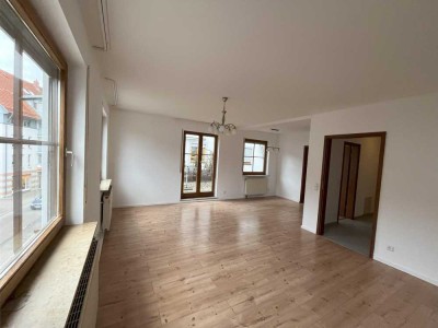 Helle & gemütliche 2,5-Zimmer Wohnung mit EBK, Terasse & TGS