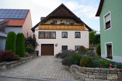 Teilmöblierte Zwei-Raum-Wohnung in Aurach