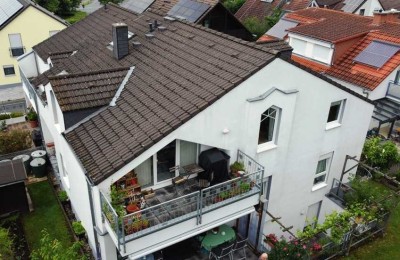 ### RUHIGE HANGLAGE IN SEEHEIM! 4 ZIMMERWOHNUNG MIT BALKON - Kleine Wohneinheit, gut vermietet!!