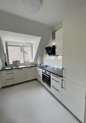 Vollständig renovierte 2-Raum-Wohnung mit Balkon in Bad