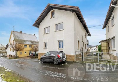 Zweifamilienhaus mit einer vermieteten Partei.  Attraktive Kapitalanlage mit 6 % Rendite!