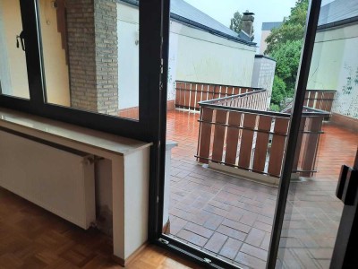 Gut aufgeteilte 3,5-Zimmer-Wohnung mit Loggia in Essen